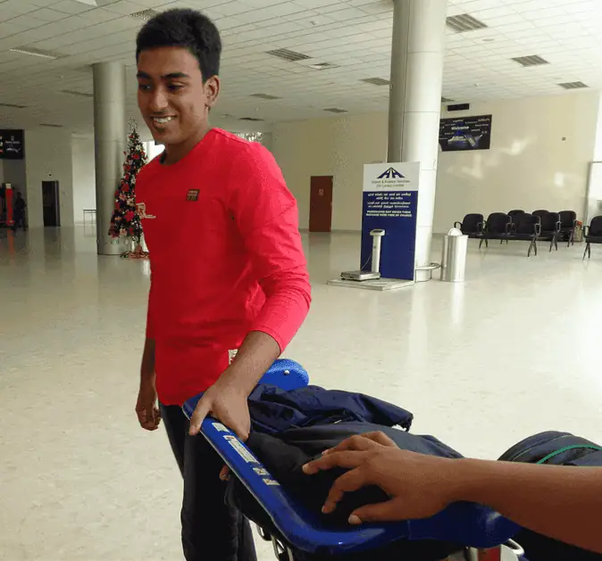 Alston at Sri lanka Airport to Go to United Kingdom