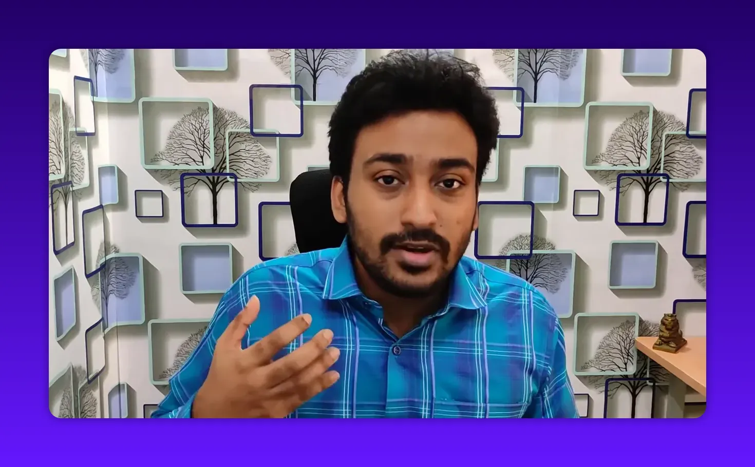 Instructor demonstrating the short multiple-answer quiz format with a hand gesture